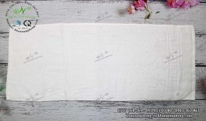 Phân biệt khăn khách sạn thêu logo với khăn dập logo