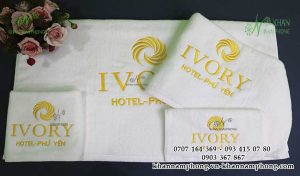 Phân biệt khăn khách sạn thêu logo với khăn dập logo