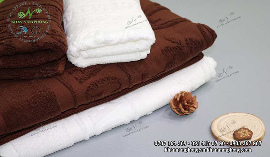 Bath towels hotel 70x140 white +brown embossed logo
