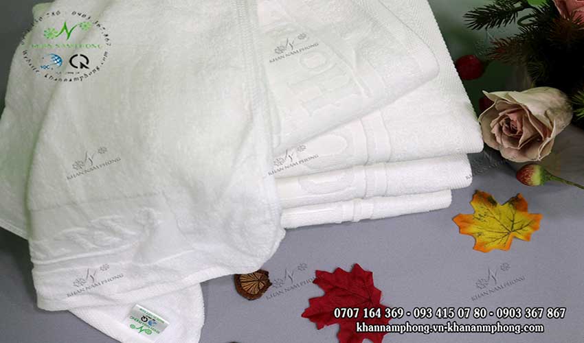 Bath towels hotel 70x140 white embossed logo
