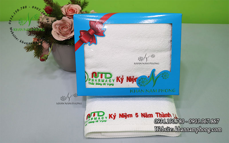 5+ Quà Tặng Sự Kiện, Gặp Đối Tác Thiết Thực Không Nên Bỏ Qua 4 Khăn tay quà tặng tri ân đến khách hàng