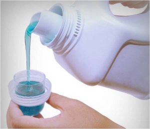 Xả khăn khách sạn với nước xả vải nóng