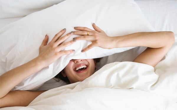 Tại sao trong khách sạn không có "gối ôm"? Why? Tại sao trong khách sạn không có "gối ôm"? Why?