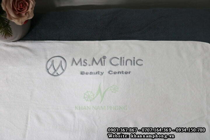 Mẫu khăn body Ms. Mi Clinic Beauty Center màu trắng 