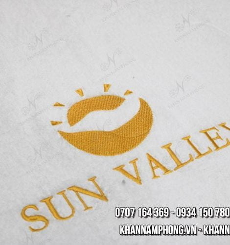 KKS-SUN VALLEY 면에 의하여 수를 놓은 로고