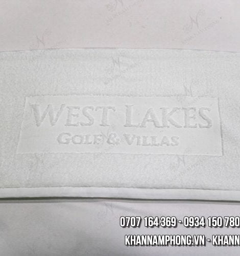 KKS–웨스트 레이크스 골프&빌라 흰색 면 돋을새김된 로고