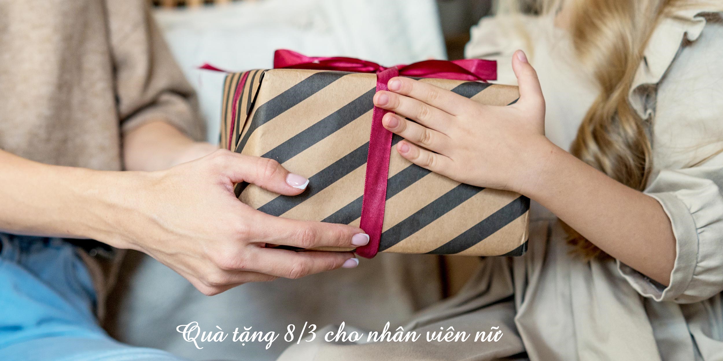 Top 5 Gifts 8 3 For Female Employees Of The Business