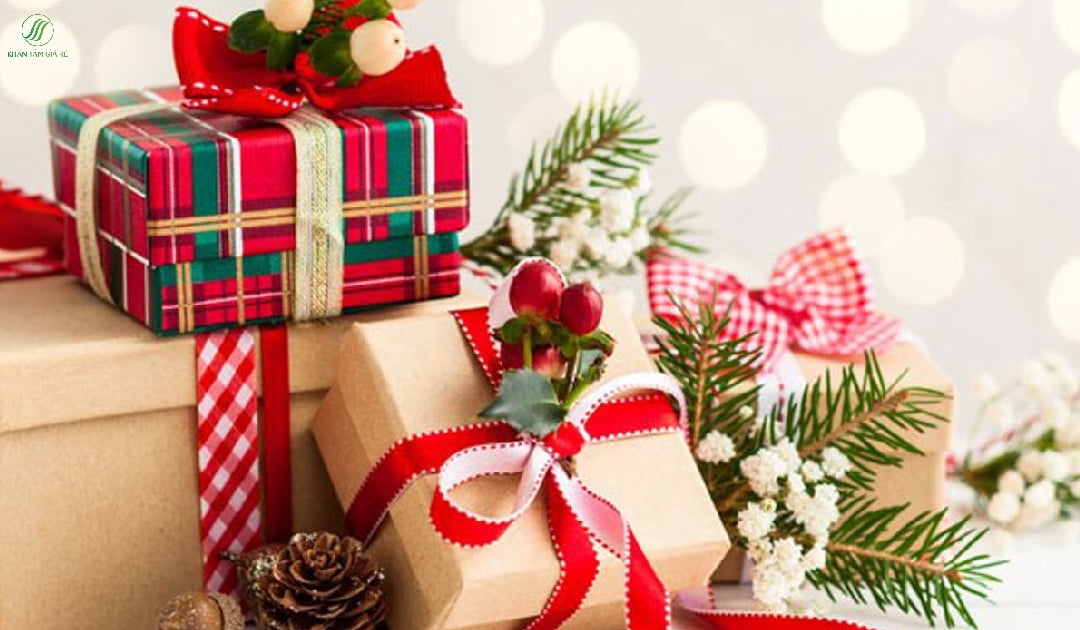 Christmas is gift-giving occasion to express gratitude to customers after 1 years stick with the brand