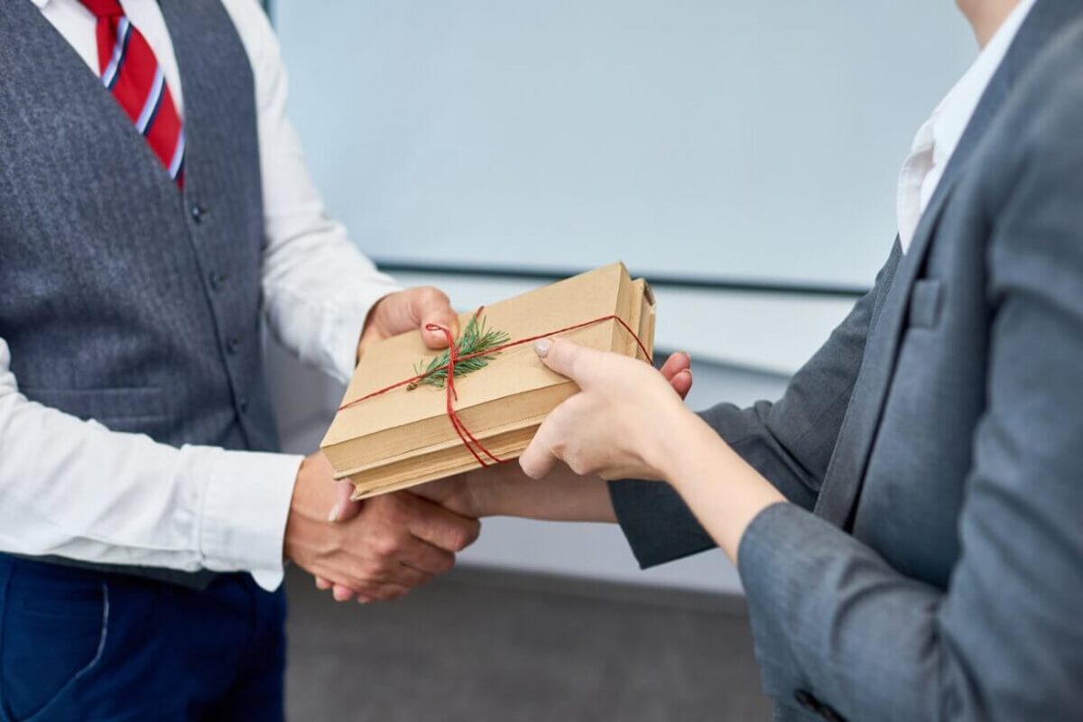 7 Steps To Deploy The Program To Give Gifts To Customers