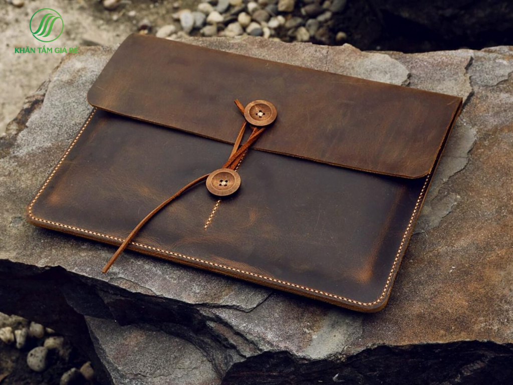 Những chiếc túi xách đơn giản, những chiếc ví xinh xắn được làm từ da sẽ là món quà handmade 20 10 bất ngờ dành cho người yêu