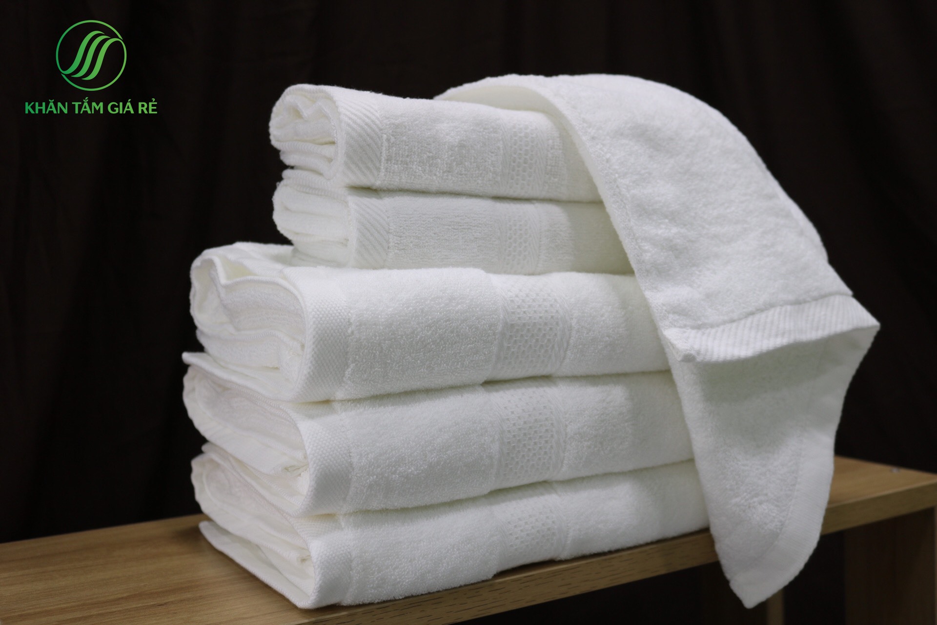 Bộ khăn tắm khách sạn màu trắng