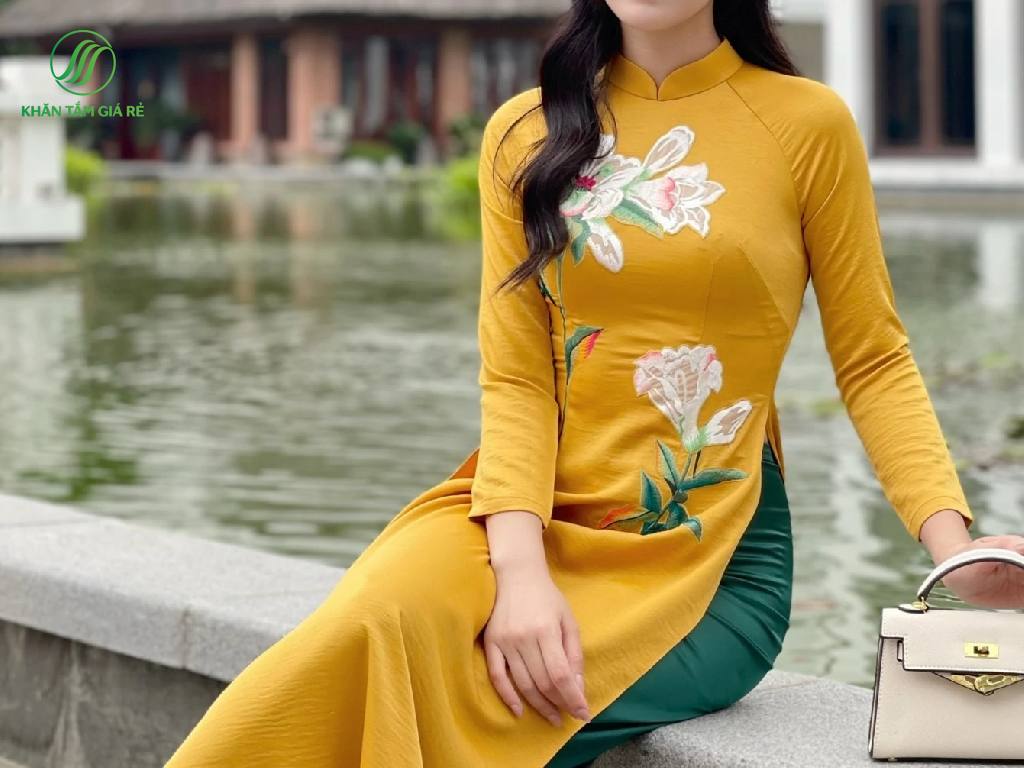 Áo dài là một trang phục truyền thống của người Việt Nam