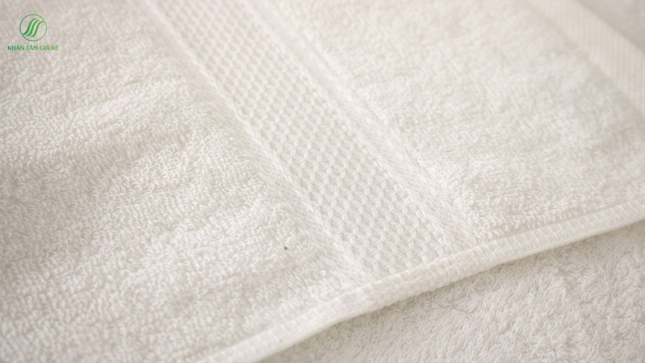 Cotton towel has many applications in life, the most common is towels