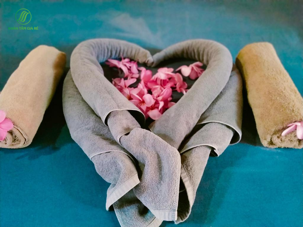 Stacking towel heart shaped